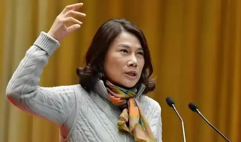 格力电器总裁董明珠所著_董明珠停职审查给格力电器带来的教训，企业未来的战略转型_格力集团董明珠股份
