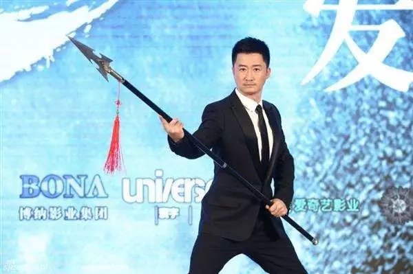 武术电影吴京明星时代动作新片_吴京武术队电影_吴京：新时代的武术与动作电影明星