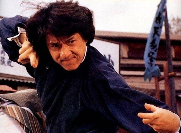 成龙与李连杰：从武术到武生的不同起点与全球影响力