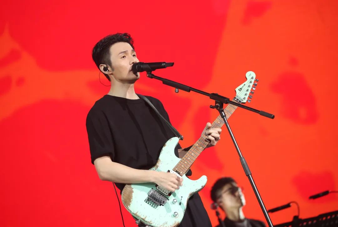 李宇春参赛歌曲_李宇春的经典歌曲再次登上音乐榜单，成为热曲_李宇春等