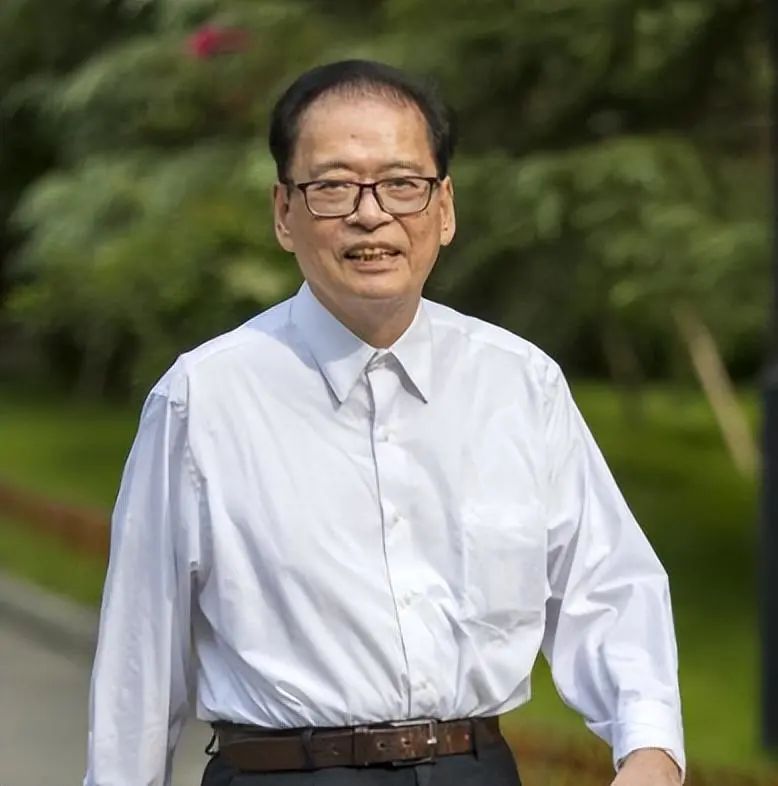 成龙的家庭教育_成龙子女教育_成龙的育儿观与家庭教育