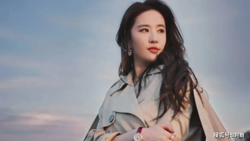 刘亦菲：娱乐圈零丑闻女演员，从性感跳板到经典角色的华丽转型