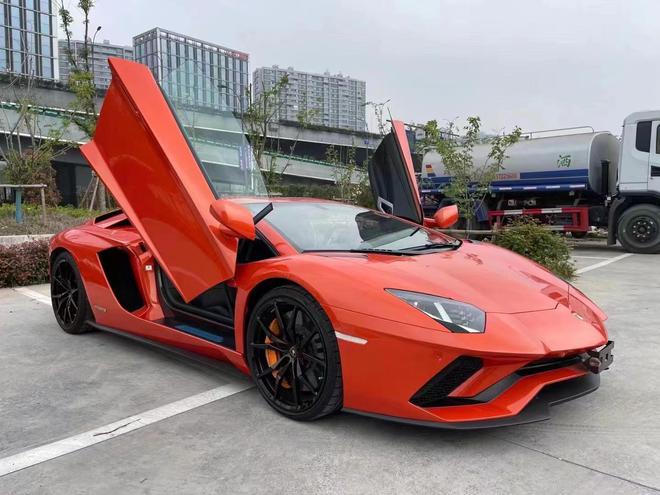 兰博基尼车载dj_兰博基尼顶级车载伤心雨_兰博基尼的车载娱乐系统与科技体验