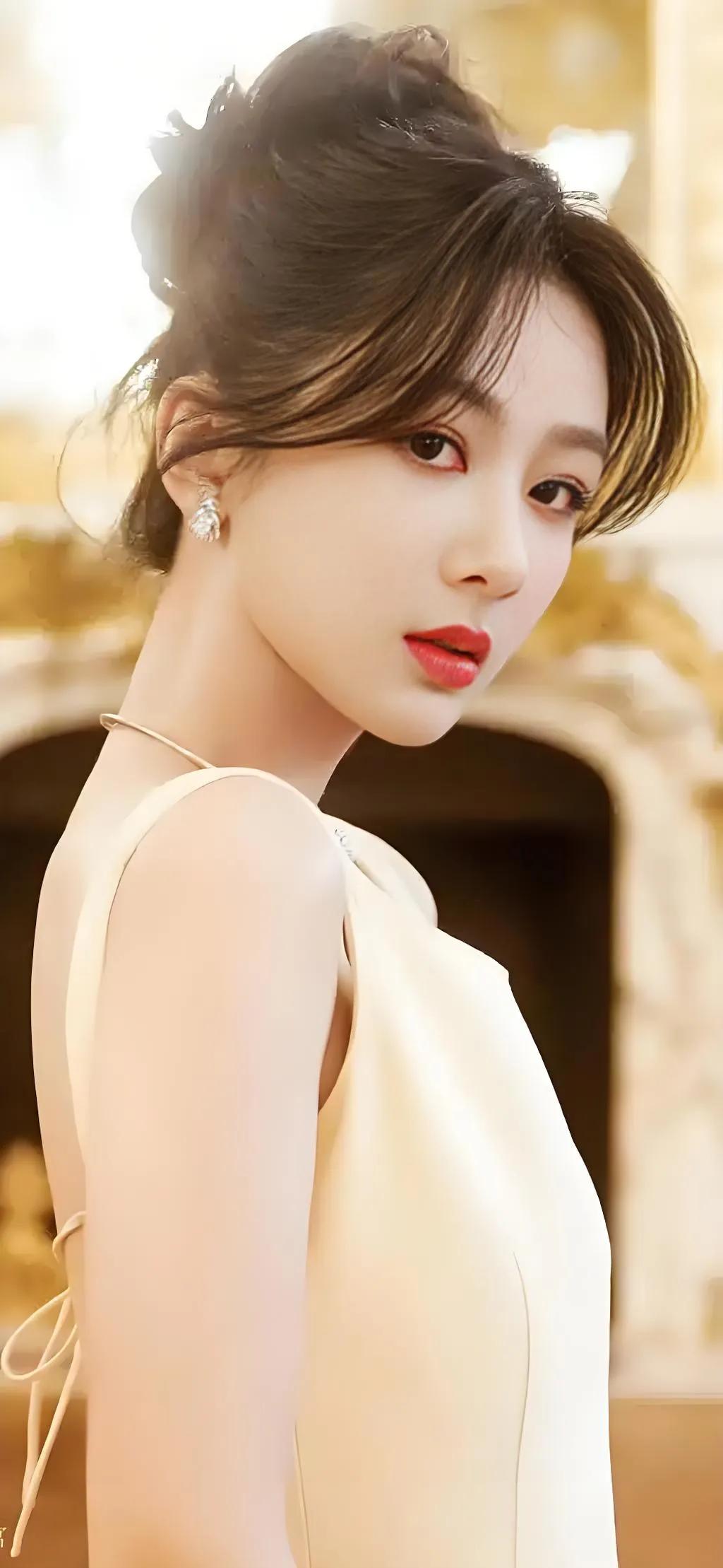 杨紫沉沉蜜蜜烬如霜_杨紫（Yang Zi） - 以《香蜜沉沉烬如霜》和《亲爱的，热爱的》而成名。_电视剧沉蜜香香